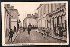 Carte postale Saint-Estephe, Avenue de la Republique