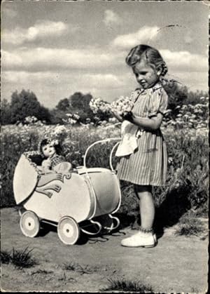 Ansichtskarte / Postkarte Glückwunsch Geburtstag, Mädchen mit Puppenwagen, Puppe