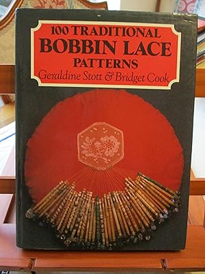 Imagen del vendedor de 100 Traditional Bobbin Lace Patterns a la venta por SEVERNBOOKS