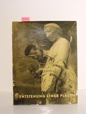 Seller image for Entstehung einer Plastik. Bildhauer: Gustav Seitz. Fotos: Ewald Glinka, Einleitung Hans Kinkel. for sale by Kunstantiquariat Rolf Brehmer