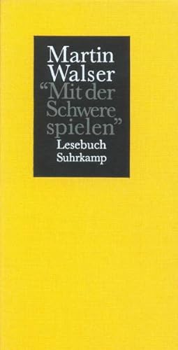Seller image for Mit der Schwere spielen: Lesebuch. Ausgewhlt von Hans Christian Kosler for sale by Versandantiquariat Felix Mcke
