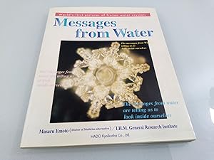 Bild des Verkufers fr Messages from Water. World's first pictures of frozen water crystals. zum Verkauf von SIGA eG