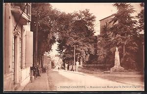 Carte postale Tonnay-Charente, Monument aux Morts pour la Patrie et l`Eglise