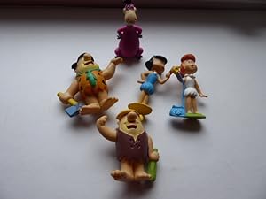 Imagen del vendedor de Sammlung von 5 Kunststoff-Figuren aus der Zeichentrickserie " Familie Feuerstein" (Flintstones). a la venta por Antiquariat Heinzelmnnchen