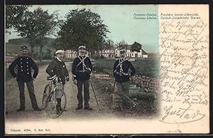 Ansichtskarte Nouveau-Saales, Soldaten in Uniform und ein Zivilist an der deutsch-französischen G...