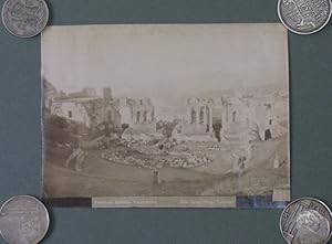 Taormina - foto d'epoca. Teatro Greco, veduta generale. Foto all'albumina fine 1800