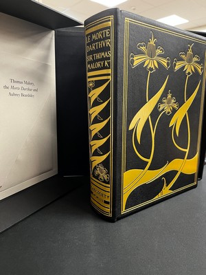 Seller image for Le Morte Darthur, with an essay 'Thomas Malory the Morte darthur and Aubrey Beardsley' by Anthony S.G. Edwards for sale by Kennys Bookstore