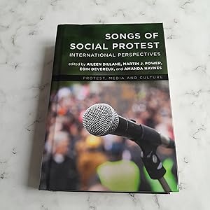 Imagen del vendedor de Songs of Social Protest: International Perspectives (Protest, Media and Culture) a la venta por Oxfam Bookshop Dublin