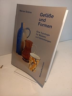 Bild des Verkufers fr Gefsse und Formen: Eine Typologie fr Museen und Sammlungen. zum Verkauf von Antiquariat Langguth - lesenhilft