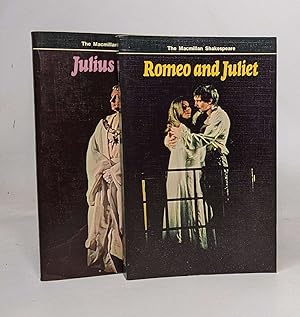 Image du vendeur pour Lot de 2 ouvrages issus de la collection "The macmillan shakespeare" - Julius Caesar / Romeo et Juliet mis en vente par crealivres