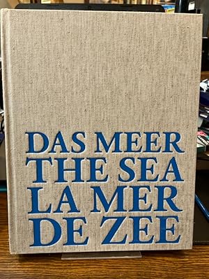 Bild des Verkufers fr Das Meer. The sea. La Mer. De Zee. Hommage  Jan Hoet. Eine Ausstellung von Jan Hoet & Phillip van den Bossche [anlsslich der Ausstellung De Zee - salut d`honneur Jan Hoet vom 23. Oktober 2014 bis 19. April 2015, die von De Zee Oostende bzw an verschiedenen Orten in Ostende veranstaltet wurde] Mu.ZEE. Zusammenstellung Mieke Mels ; Phillip van den Bossche. zum Verkauf von Altstadt-Antiquariat Nowicki-Hecht UG