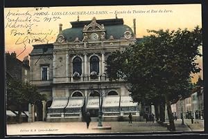 Carte postale Lons-le-Saunier-les-Bains, Facade du Théâtre et Rue du Jura