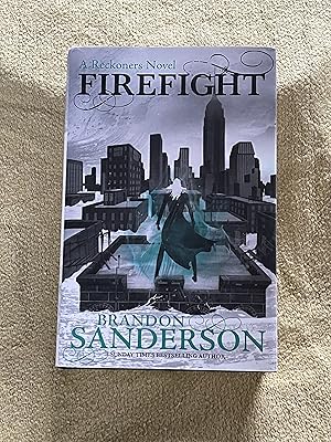 Image du vendeur pour Firefight: A Reckoners Novel mis en vente par Jon A Sewell