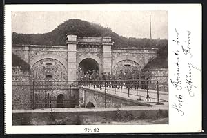 Carte postale Reims, des soldats en uniforme an der Festung Fort de Brimont