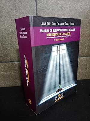 Imagen del vendedor de Manual de ejecucin penitenciaria: Defenderse de la crcel. Julin Ros, Xabier Etxebarria, Esther Pascual. a la venta por Lauso Books