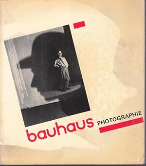 Image du vendeur pour bauhaus Photographie - Rencontres Internationales de la Photographie. Arles Muse Rattu 7 Juillet - 30 Septembre 1983 / MAM - Muse d art Moderne de la ville de Paris Fvrier - Mars - Avril 1984. mis en vente par Antiquariat Carl Wegner