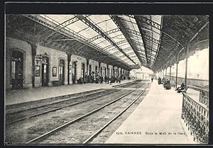 Ansichtskarte Cannes, Sous le Hall de la Gare, in der Bahnhofshalle