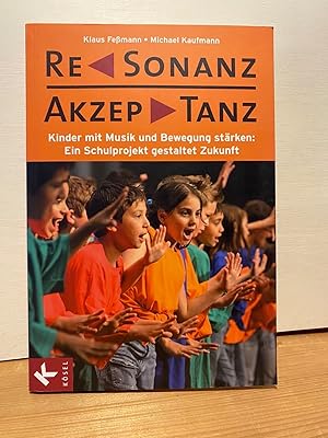 Immagine del venditore per ReSonanz & AkzepTanz: Kinder mit Musik und Bewegung strken: Ein Schulprojekt gestaltet Zukunft venduto da Buchhandlung Neues Leben