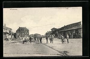 Carte postale Allamont, vue de la rue avec des soldats