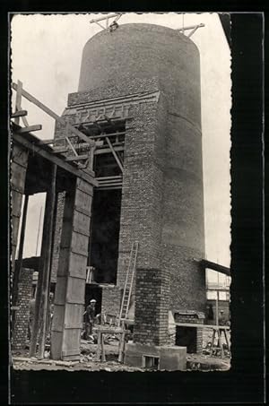 Foto-Ansichtskarte Maurer bauen einen Turm