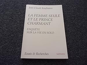 Seller image for LA FEMME SEULE ET LE PRINCE CHARMANT. Enquete sur la vie en solo for sale by occasion de lire