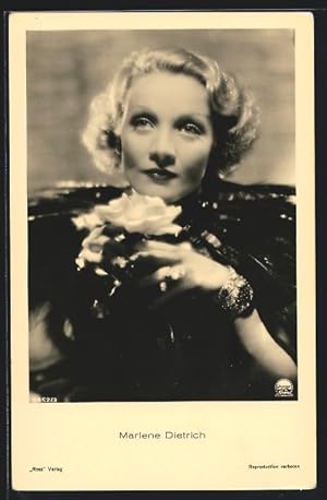 Ansichtskarte Schauspielerin Marlene Dietrich mit Rose