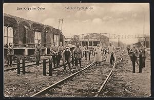 Ansichtskarte Eydtkuhnen, Deutsche Soldaten bei Arbeiten am zerstörten Bahnhof