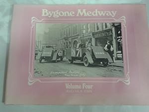 Bild des Verkufers fr Bygone Medway: v. 4: Album of Old Postcard Views of Medway (Bygone Medway: Album of Old Postcard Views of Medway) zum Verkauf von WeBuyBooks