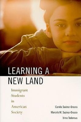 Imagen del vendedor de Learning a New Land: Immigrant Students in American Society a la venta por moluna