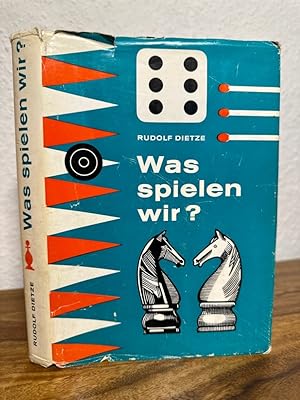 Bild des Verkufers fr Was spielen wir. ber 350 Gesellschaftsspiele zur Unterhaltung im Klubhaus, Ferienheim und im Kreise der Familie. zum Verkauf von Antiquariat an der Nikolaikirche