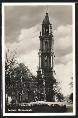 Bild des Verkufers fr Ansichtskarte Potsdam, Strasse an der Garnisonkirche zum Verkauf von Bartko-Reher