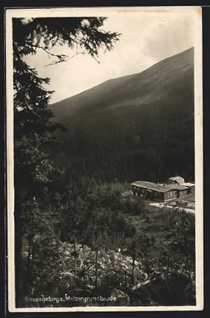 Ansichtskarte Melzergrundbaude, Panorama mit Baude und Riesengebirge