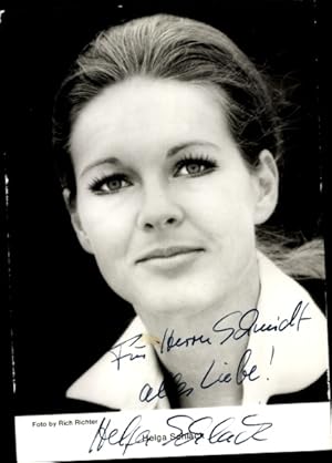 Bild des Verkufers fr Ansichtskarte / Postkarte Schauspielerin Helga Schlack, Portrait, Autogramm zum Verkauf von akpool GmbH