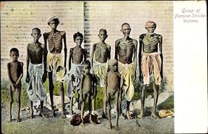 Ansichtskarte / Postkarte Indien, Group of Famine Stricken Victims, Hungersnot