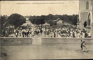 Ansichtskarte / Postkarte Brazzaville Franz. Kongo, Conciliabules devant la Cathedrale