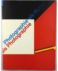 Bild des Verkufers fr Photographie als Photographie. Zehn Jahre photographische Sammlung 1979 - 1989. Katalog zur Ausstellung Berlinische Galerie Museum fr moderne Kunst, Photographie und Architektur 1989. zum Verkauf von Ulli Pfau