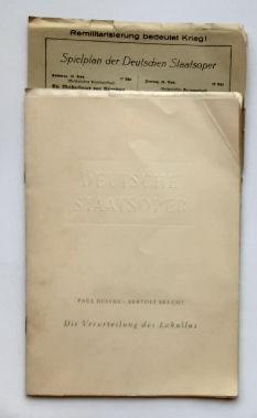 Bild des Verkufers fr Die Verurteilung des Lukullus. - Theater-Programmheft. zum Verkauf von BuchKunst-Usedom / Kunsthalle