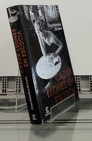Bild des Verkufers fr Cazar leones en Escocia (como NUEVO) zum Verkauf von Librera Dilogo