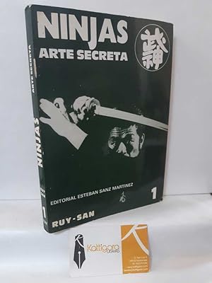 Imagen del vendedor de NINJAS, ARTE SECRETA. HISTORIA, ARTE, TRADICIN Y TCNICA DE LOS NINJAS DE JAPN a la venta por Librera Kattigara