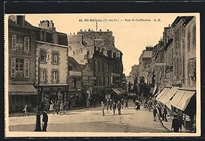 Carte postale St-Brieuc, Rue St-Guillaume, vue de la rue