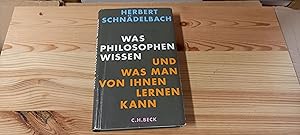 Imagen del vendedor de Was Philosophen wissen und was man von ihnen lernen kann. a la venta por Versandantiquariat Schfer