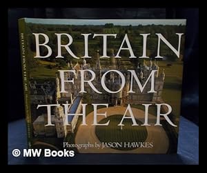 Bild des Verkufers fr Britain from the air / photographs by Jason Hawkes ; text by Jane Struthers zum Verkauf von MW Books