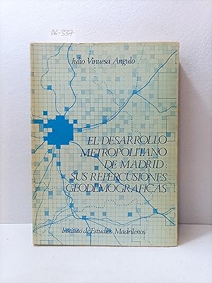 Immagine del venditore per El desarrollo metropolitano de Madrid. Sus repercusiones geodemogr�ficas. venduto da AZAR LIBROS
