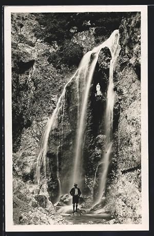 Ansichtskarte Grünau, Wanderer vor dem Marienwasserfall