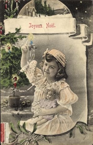 Ansichtskarte / Postkarte Glückwunsch Weihnachten, Tannenbaum, Mädchen mit Puppe