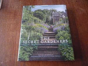 Imagen del vendedor de The Secret Gardeners: Britain's Creatives Reveal Their Private Sanctuaries a la venta por Peter Rhodes