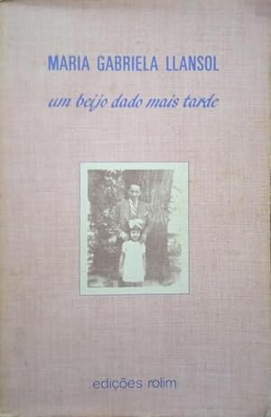 Seller image for UM BEIJO DADO MAIS TARDE. for sale by Livraria Castro e Silva