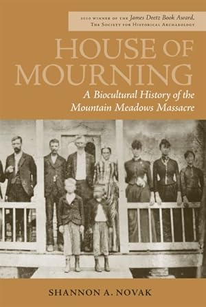 Immagine del venditore per House of Mourning : A Biocultural History of the Mountain Meadows Massacre venduto da GreatBookPrices