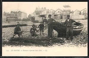 Carte postale Le Havre, Pecheurs reparant leurs filets