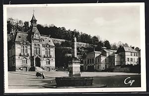 Carte postale Chateau-Thierry, Place d`Hotel de Ville et le Theatre